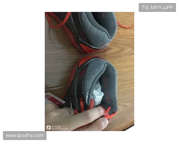 莫兰特夜店蹦完迪，第二天训练迟到还穿着限量款拖鞋晃悠