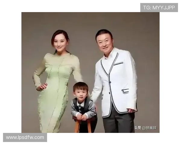 马琳赛场冷若冰霜，私下朋友圈全是睡衣自拍和奢侈品截图，反差笑得我合不拢嘴
